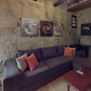 central-2-bedroom-apartment-in-valletta.hotelssaintjulians.com/