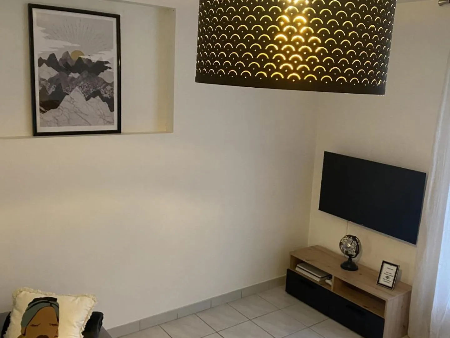 Appartement Tout Equipe 2 Chambres + Jardin Saix