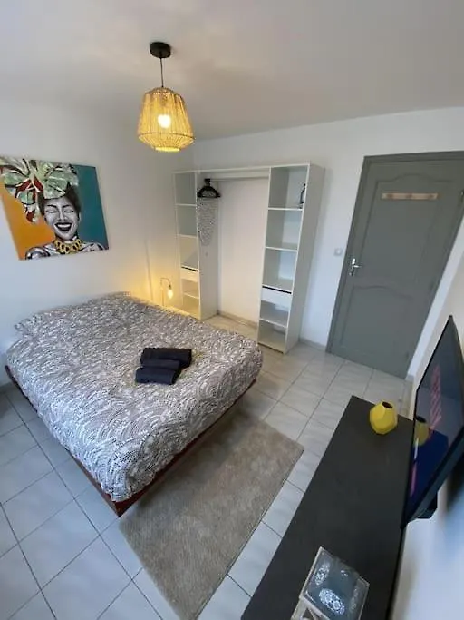 Appartement Tout Equipe 2 Chambres + Jardin Saix