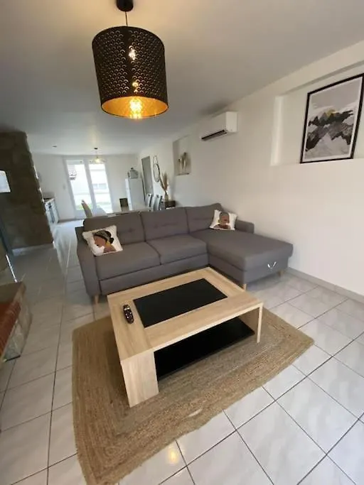 Appartement Tout Equipe 2 Chambres + Jardin Saix  0*,  Franciaország